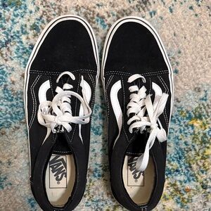 Vans old skool Black and White Low-Top Shoes. Men’s 8.5.